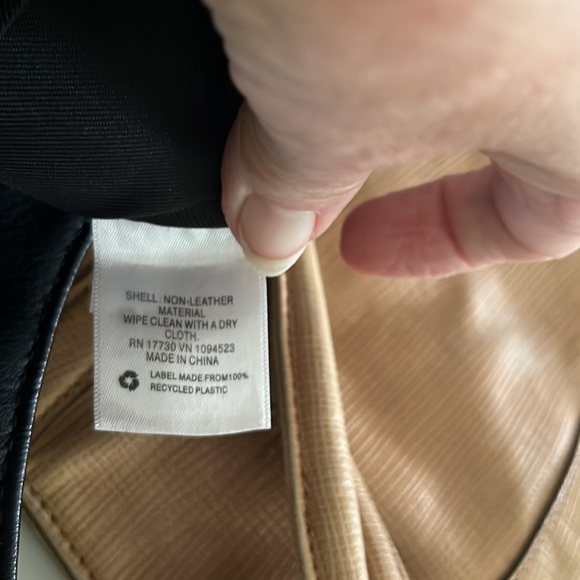 Universal thread     Black Crossbody Bag Adjustable strap   13”w x 13”h  EUC - Picture 14 of 14